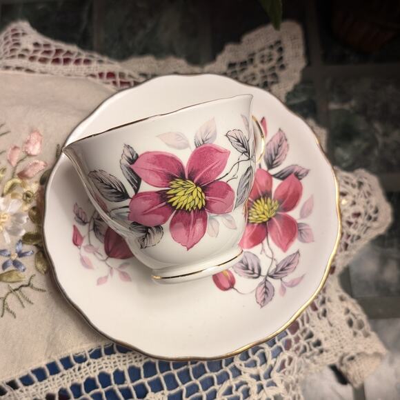 Royal Vale Vintage Bone China Footed Tea Cup Saucer Set Mauve Clematis Flower - Picture 3 of 10